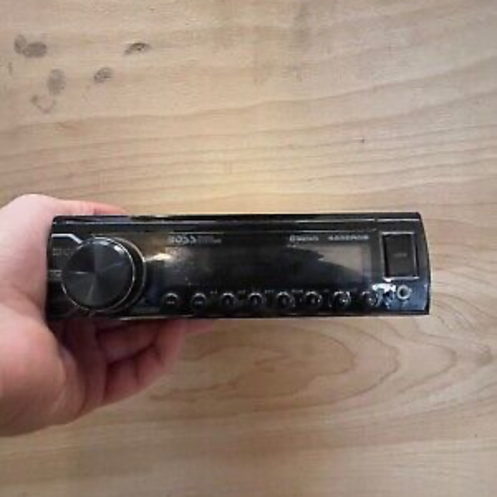 Boss Audio 455BRGB Elite Am/fm Bluetooth Digital Media used
